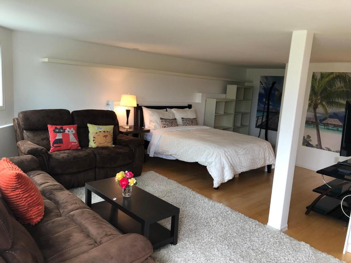 One Bedroom Suite Near Hillside Mall Oak Bay Экстерьер фото